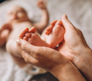 Pack 5 sesiones Curso de masaje infantil 0-12 meses (avalado por AEMI)